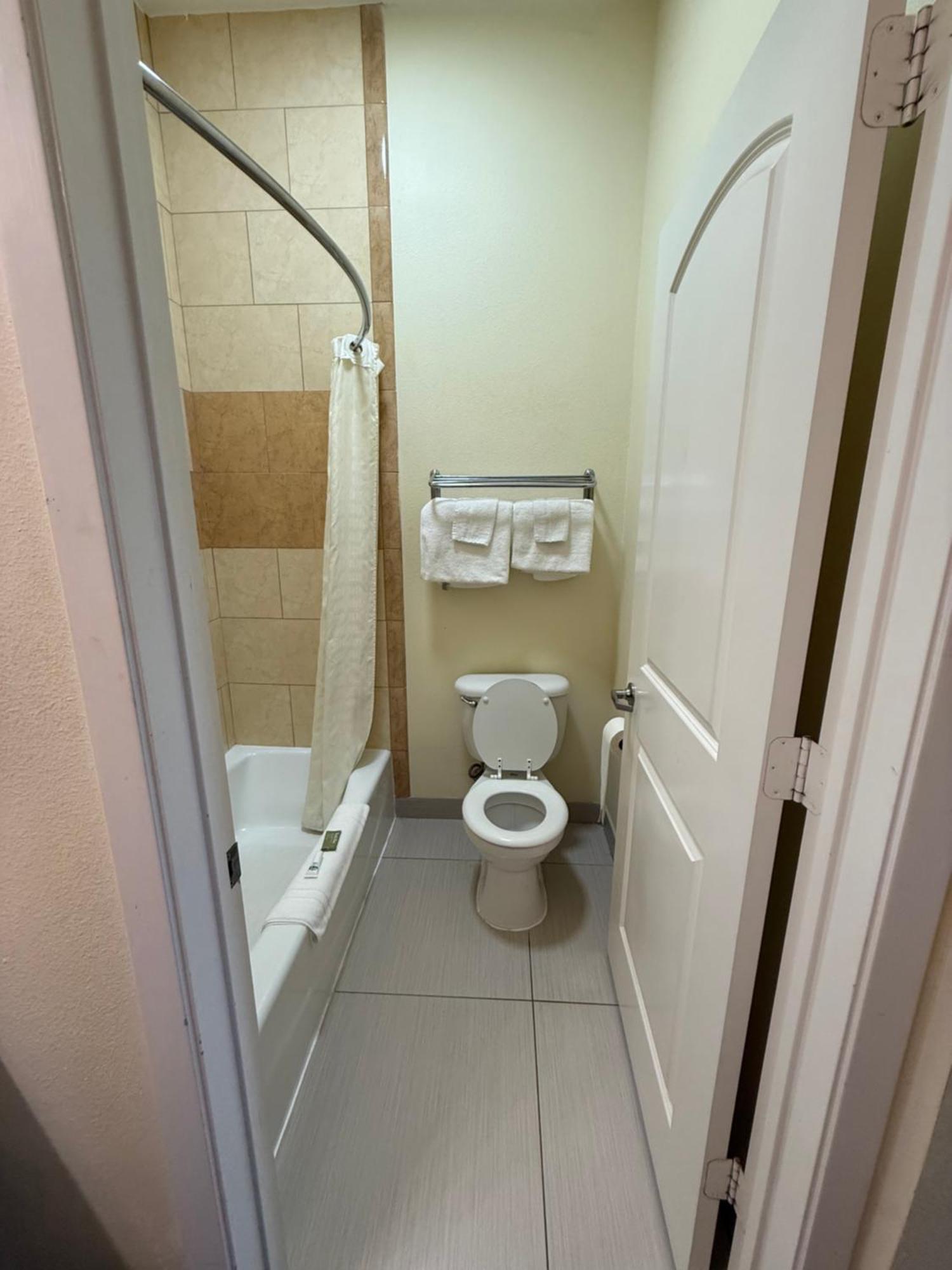Executive Inn And Suites Pittsburg Buitenkant foto